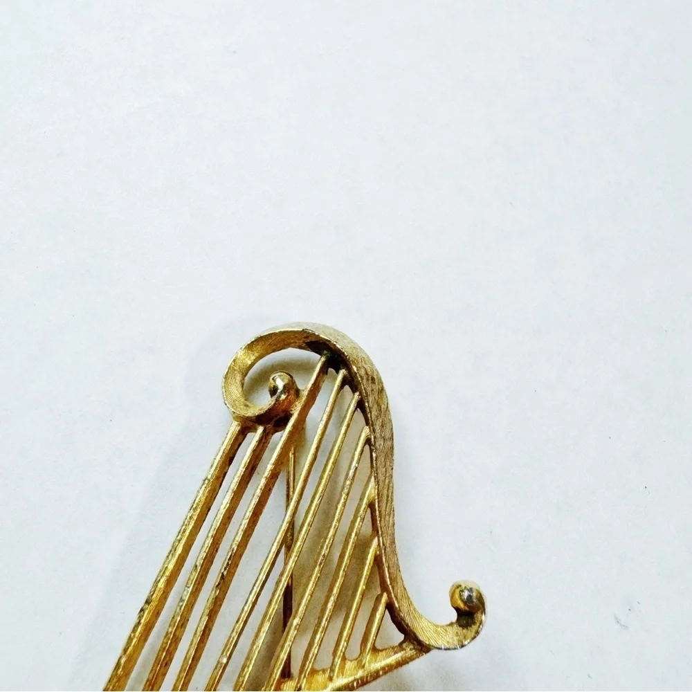 Tara - Vintage Gold Harp Brooch
